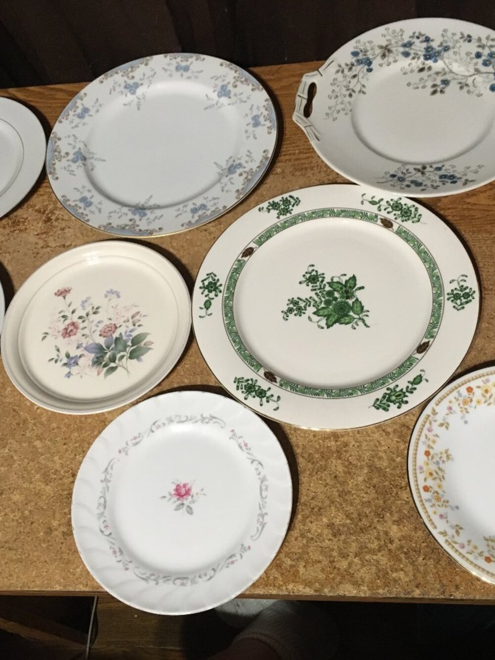 SET OF 8 FLORAL PATTERN PLATES KELTCRAFT 9178 LILING ROYAL SWIRL